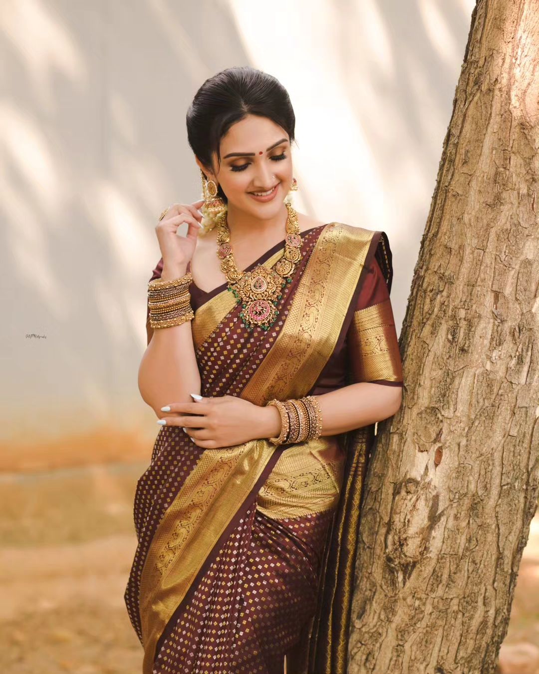 Telugu Tv Actress Sridevi Vijaykumar in Maroon Pattu Saree